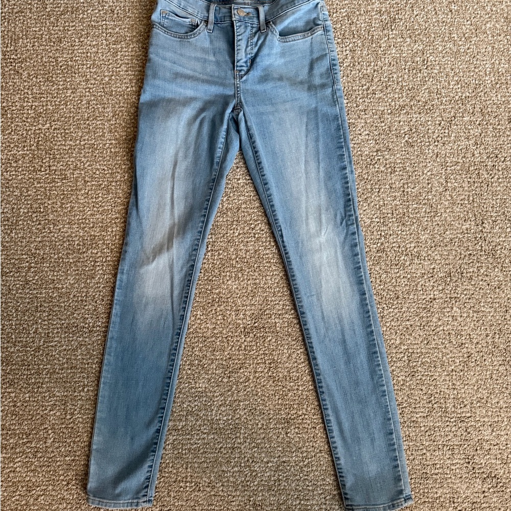 Levi's Women's Skinny Jeans in Light Blue - LIKE NEW